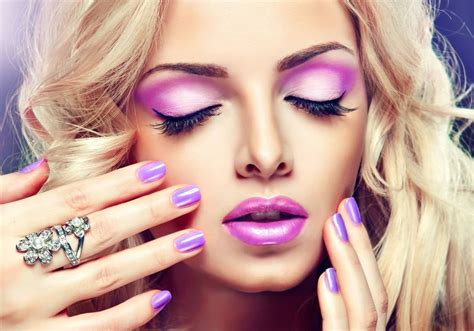 Model-Makeup-Face-Shadows-Palm1 – Vanity Nail & Beauty Bar