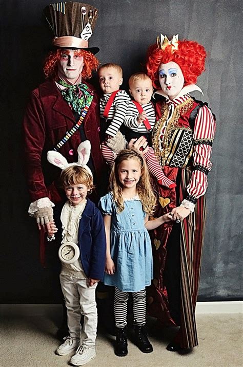 8 Clever Family Halloween Costumes You'll Want to Try This Year | Family themed halloween ...