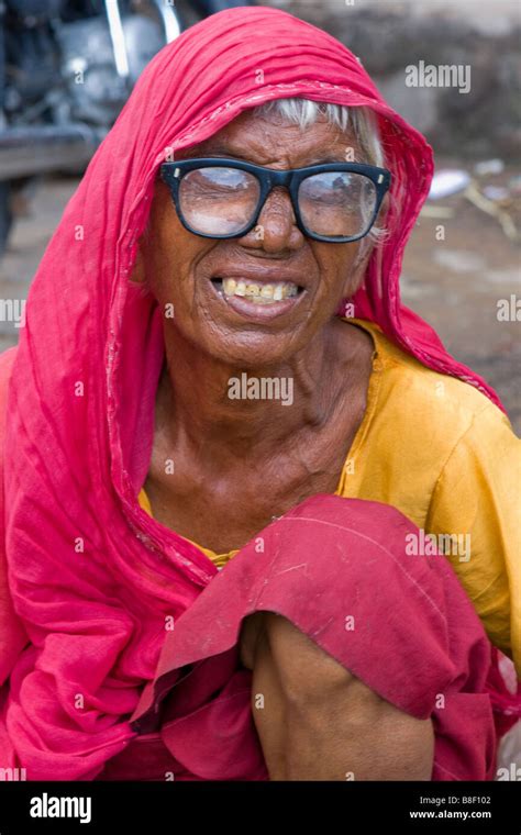 Ugly old woman hi-res stock photography and images - Alamy