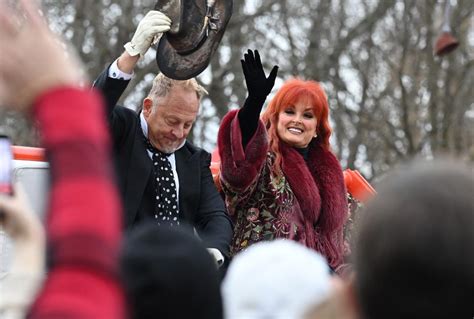 Wynonna Judd and Husband Cactus Moser Look Adorable During Tennessee Christmas Parade [Photos]