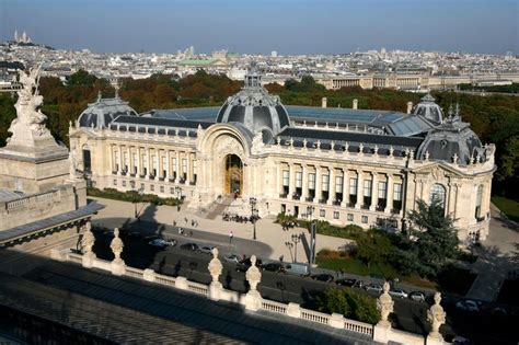 View of the Petit Palais, Musée des Beaux-Arts de la ville de Paris. | Landmarks, Villa, Building