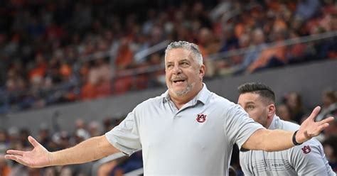 Auburn basketball coach Bruce Pearl apologizes to fans following Kentucky loss