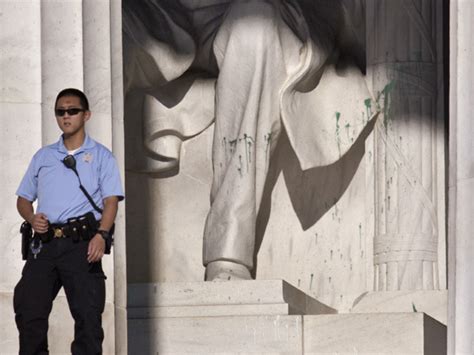 Washington's Lincoln Memorial vandalized | Inquirer News