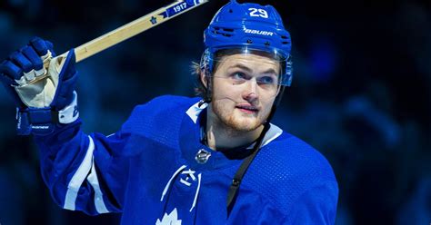 William Nylander extends point streak to 17 on Sunday. - HockeyFeed