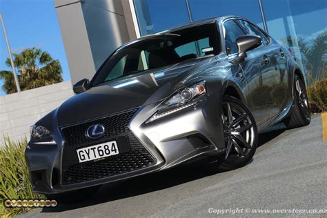 ROAD TEST: Lexus IS300h F Sport – OVERSTEER