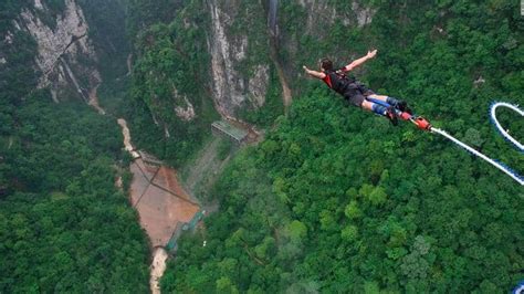 10 Gedung Tertinggi di Dunia Tawarkan Bungee Jumping Ekstrim!