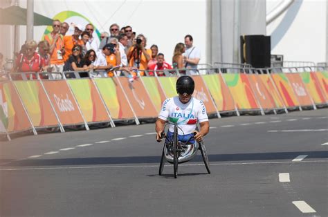 Alex Zanardi Nabs Gold in Paralympics 15 Years After Racing Accident