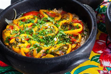 Moqueca de peixe tradicional - receita deliciosa e super fácil