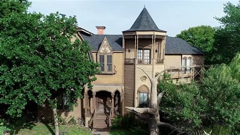 The Texas Bucket List – The Munster Mansion in Waxahachie