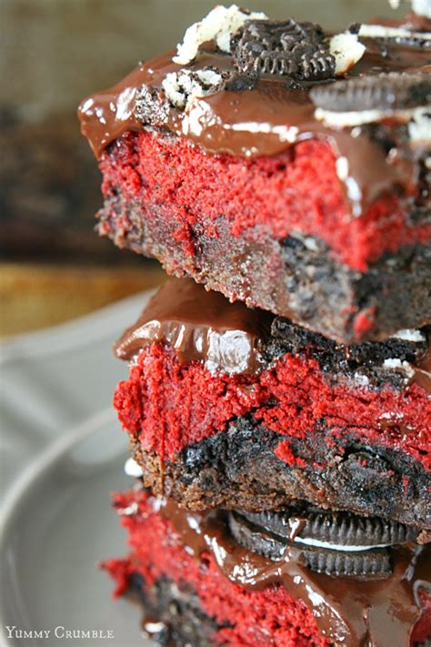 Red Velvet Oreo Brownies - Yummy Crumble