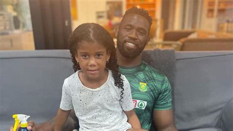 A man of many talents as Siya Kolisi wins at styling daughter Keziah’s hair - DFA