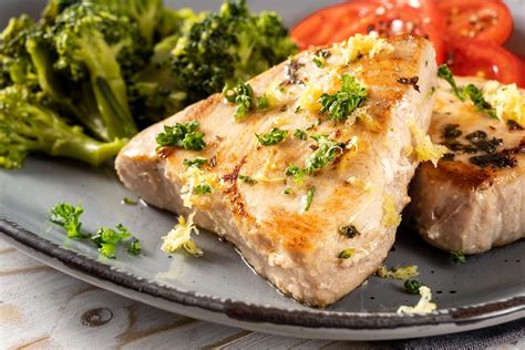 10-Minute Tuna Steaks Recipe: Easy Fresh Tuna Recipe With Lemon & Parsley Butter | Seafood ...