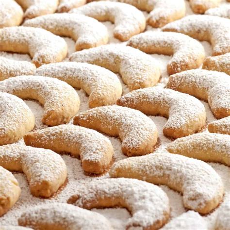 Vanillekipferl (Austrian Vanilla Crescent Cookies) - The Daring Gourmet