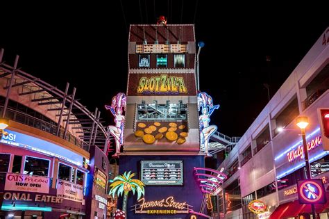 SLOTZILLA ZIPLINE IN VEGAS – FREMONT STREET EXPERIENCE | Fremont street ...