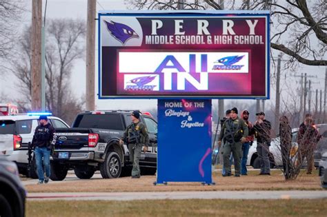 1 killed, 5 injured in shooting at Iowa high school; suspect also dead ...