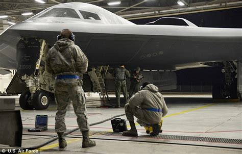 B-2 bomber pilots flew 32-hour nonstop mission to Libya | Daily Mail Online