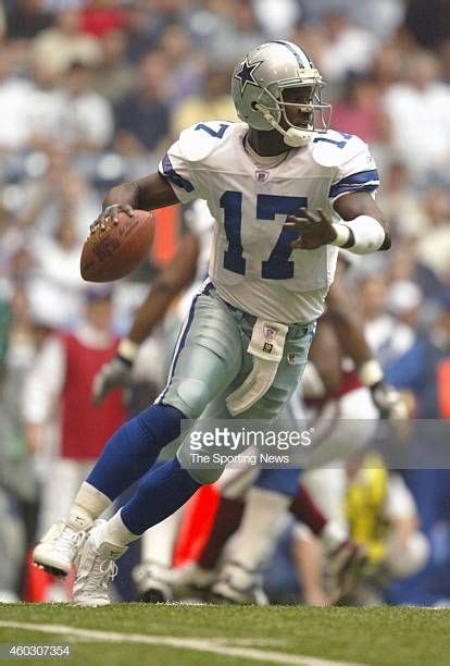 Quincy Carter of the Dallas Cowboys in action during a game against... | Dallas cowboys, Dallas ...