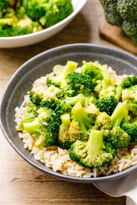 5-Minute Broccoli with Garlic Sauce - Nurtured Homes