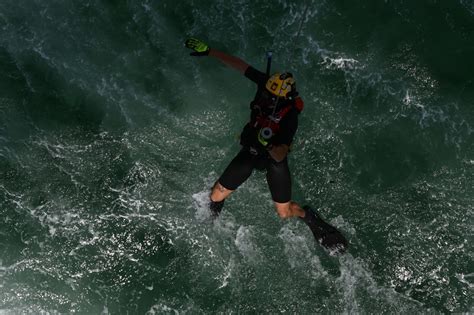 DVIDS - Images - Coast Guard conducts rescue swimmer training off west coast of Florida [Image 4 ...