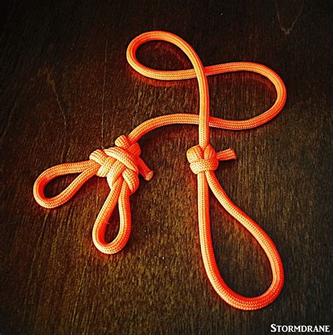 Stormdrane's Blog: A simple paracord lanyard with a couple of knots...