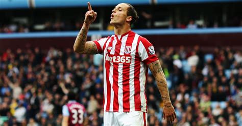 Everton target Arnautovic extends Stoke contract - Football365