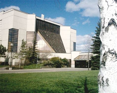 Playing the Thunder Bay Community Auditorium in Thunder Bay, ON, Canada ...