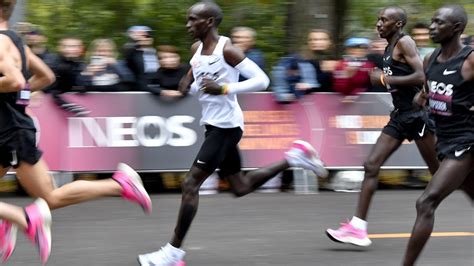 Nike Vaporfly Shoes Helped Eliud Kipchoge Run a Marathon in Under 2 ...