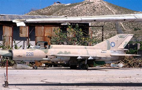 Forças Aéreas Exóticas: Cores, Marcas e Fotos: MiG-21SMT - Força Aérea da Somália