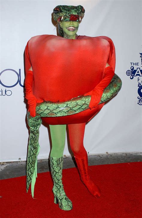 17 Awesome Pictures Of Heidi Klum Mastering Halloween Costumes