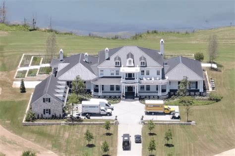 Inside Gwen Stefani and Blake Shelton’s $13 Million Mansion in Oklahoma ...