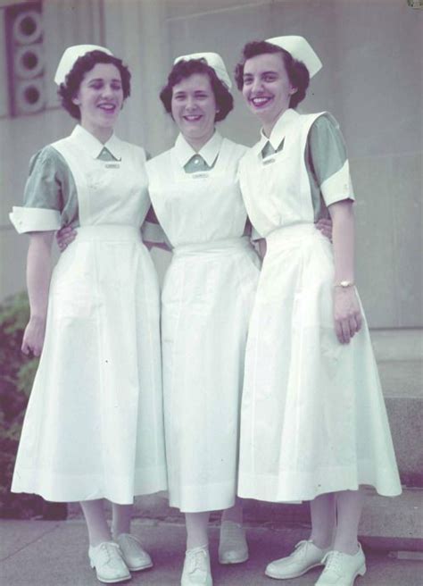 Risultati immagini per nurse vintage pictures | Nursing clothes, Nurse ...