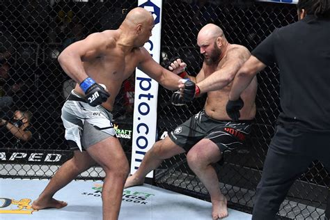 Here’s everything that happened at UFC Vegas 42 last night - MMAmania.com