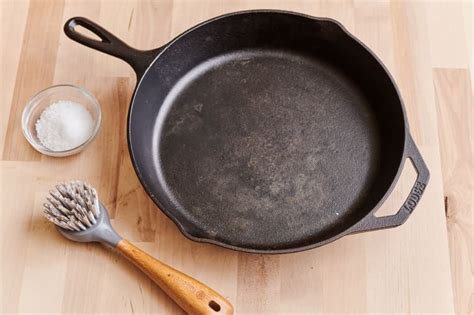 The Best Method for Cleaning a Cast Iron Skillet | Kitchn Cast Iron Pot, Cast Iron Cookware, It ...