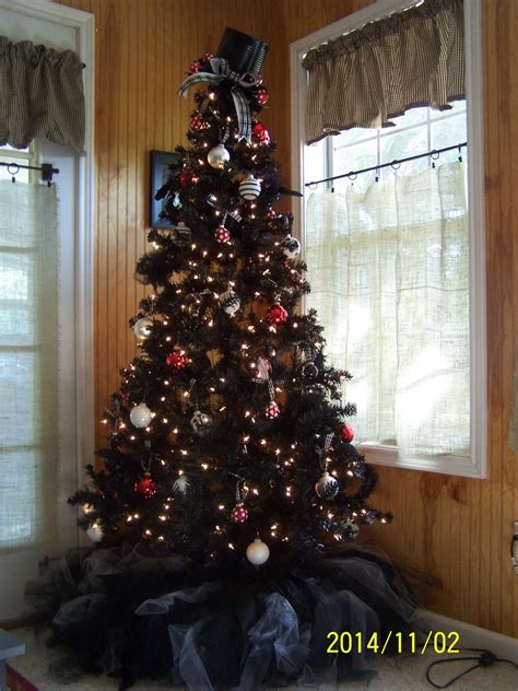 Black Christmas Tree Skirt by Bowsbaublesandbeads on Etsy