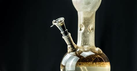 How to Clean A Bong in 11 Simple Steps | EarthMed