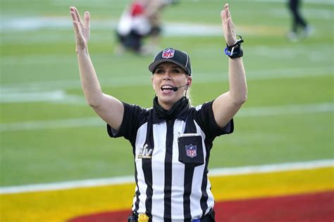 Sarah Thomas Becomes First Woman to Officiate Super Bowl