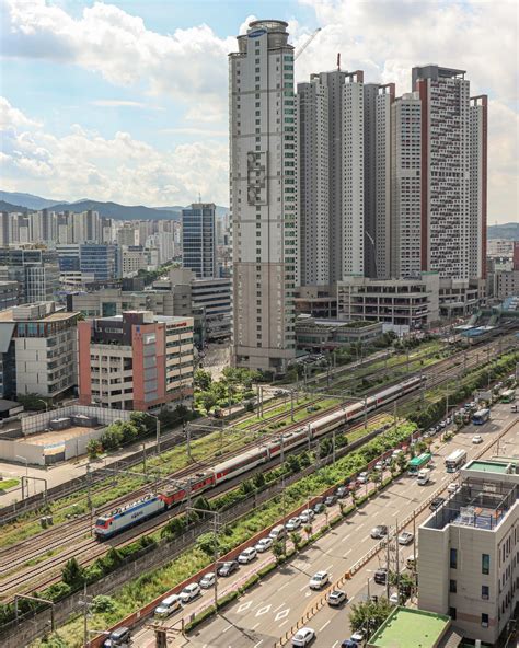 Tracks of Geumjeong Station in Gunpo, Gyeonggi Province [1440×1800] : r/SouthKoreaPics