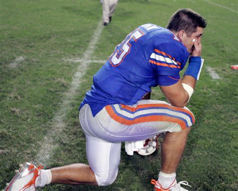 Decades Before Tebow: First-Ever NFL Player to Take a Knee and Pray in the End Zone Dies, Leaves ...