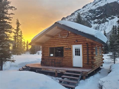 Northern Lights Near Lake Louise, Alaska | Little Bear Getaway Cabins