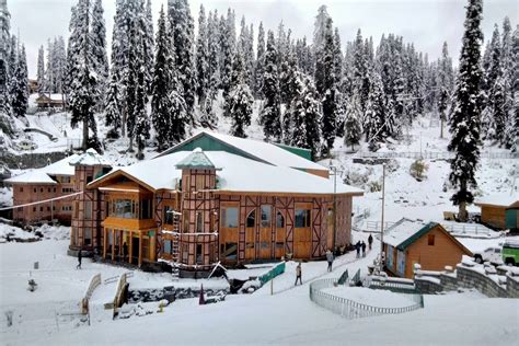 Gulmarg turns white as Kashmir witness season's first snowfall