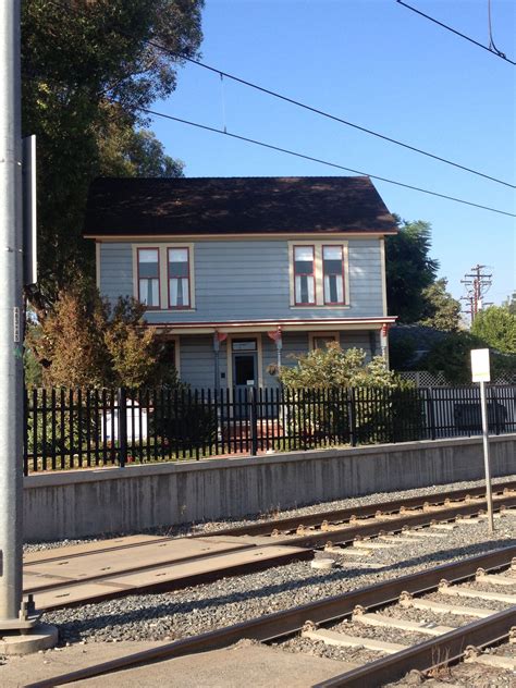 THE 'HALLOWEEN' HOUSE: Get Stalked by Michael Myers in South Pasadena - California Curiosities