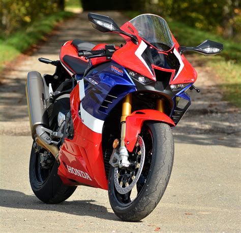 Ride Review: Honda CBR1000RR-R SP Fireblade | Devitt