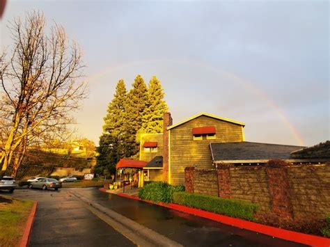 The Incredible Cliffside Restaurant In Northern California That Will Make Your Taste Buds Happy