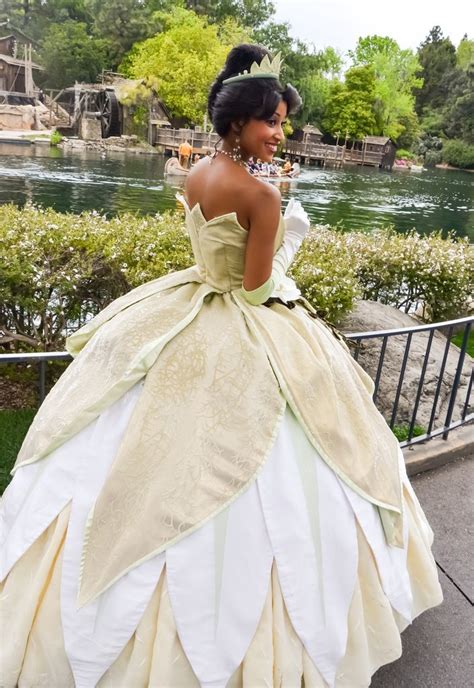 Tiana | Disney princess dresses, Disney princess cosplay, Disney dresses