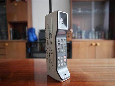 1981 MOTOROLA DYNATAC PROTOTYPE : r/vintagemobilephones