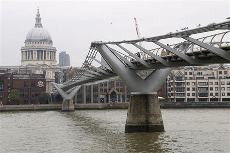 JibberJabberUK: Sunday Snap - The Wobbly Bridge