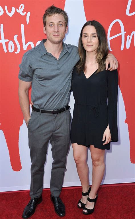 Shameless' Jeremy Allen White Marries Addison Timlin | E! News