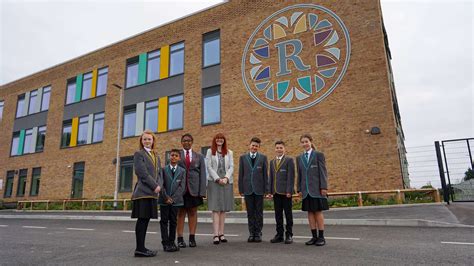 New Rainham school Leigh Academy Rainham opens to first new pupils