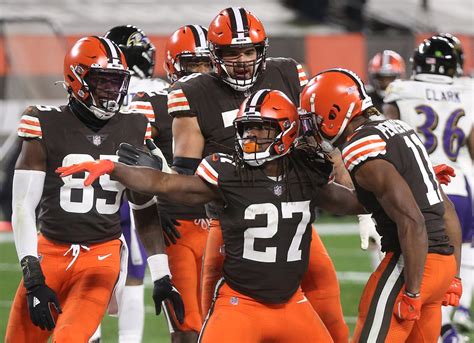 Browns activate Kareem Hunt, Jack Conklin from IR for Ravens game