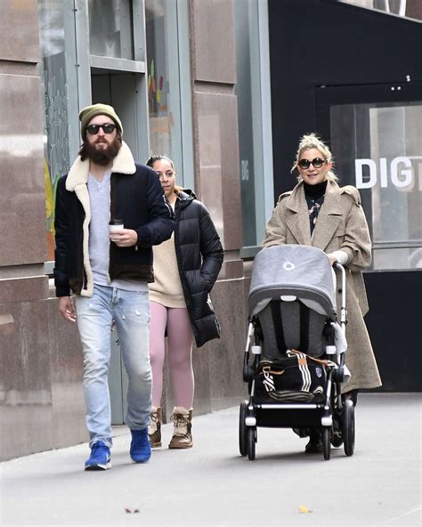 Kate Hudson with her family out in Soho-09 | GotCeleb